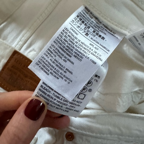 Levi’s Women’s Premium Wedgie Straight Jeans in White - Picture 11 of 13